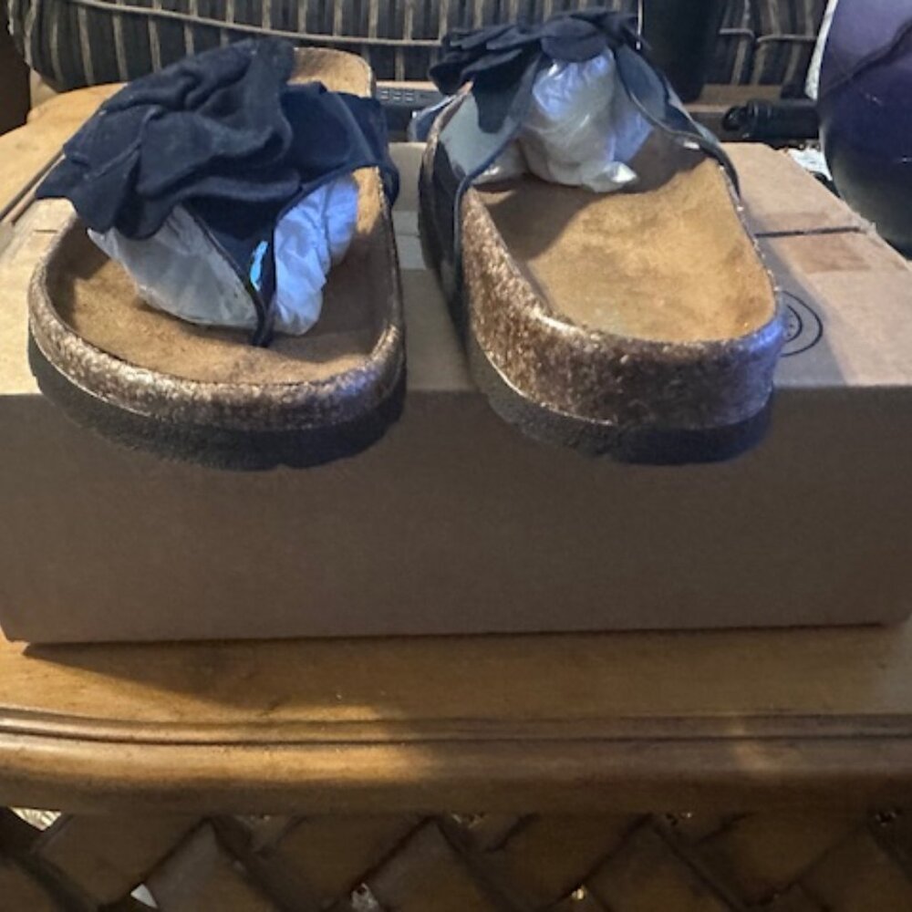 sandals - Picture 3 of 3